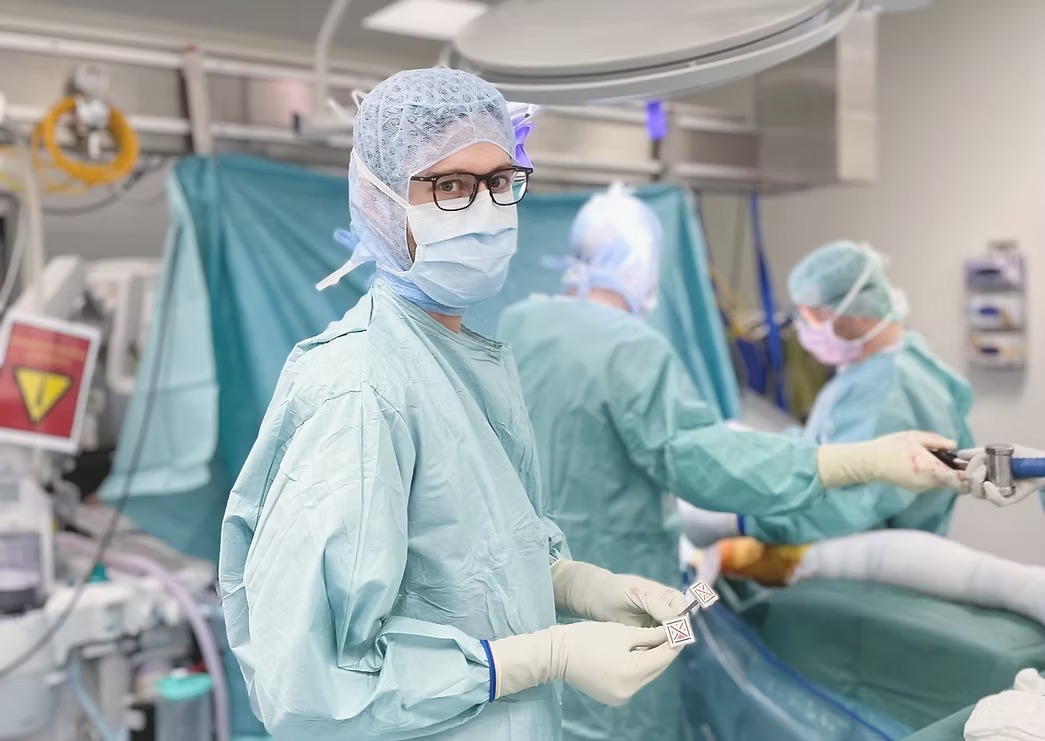Remo Muri in Scrubs